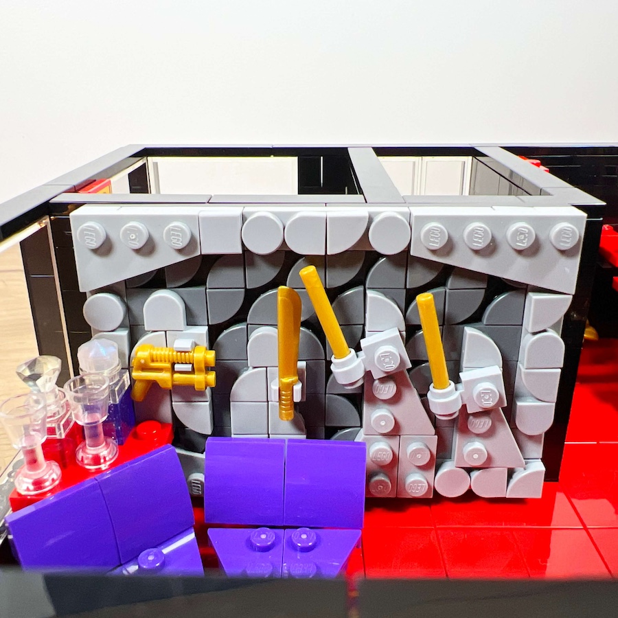 La fresque derrière le divan